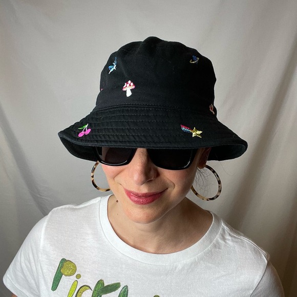 Bundle of TWO bucket hats strawberry fruit pink and embroidered mushroom black - Picture 13 of 17